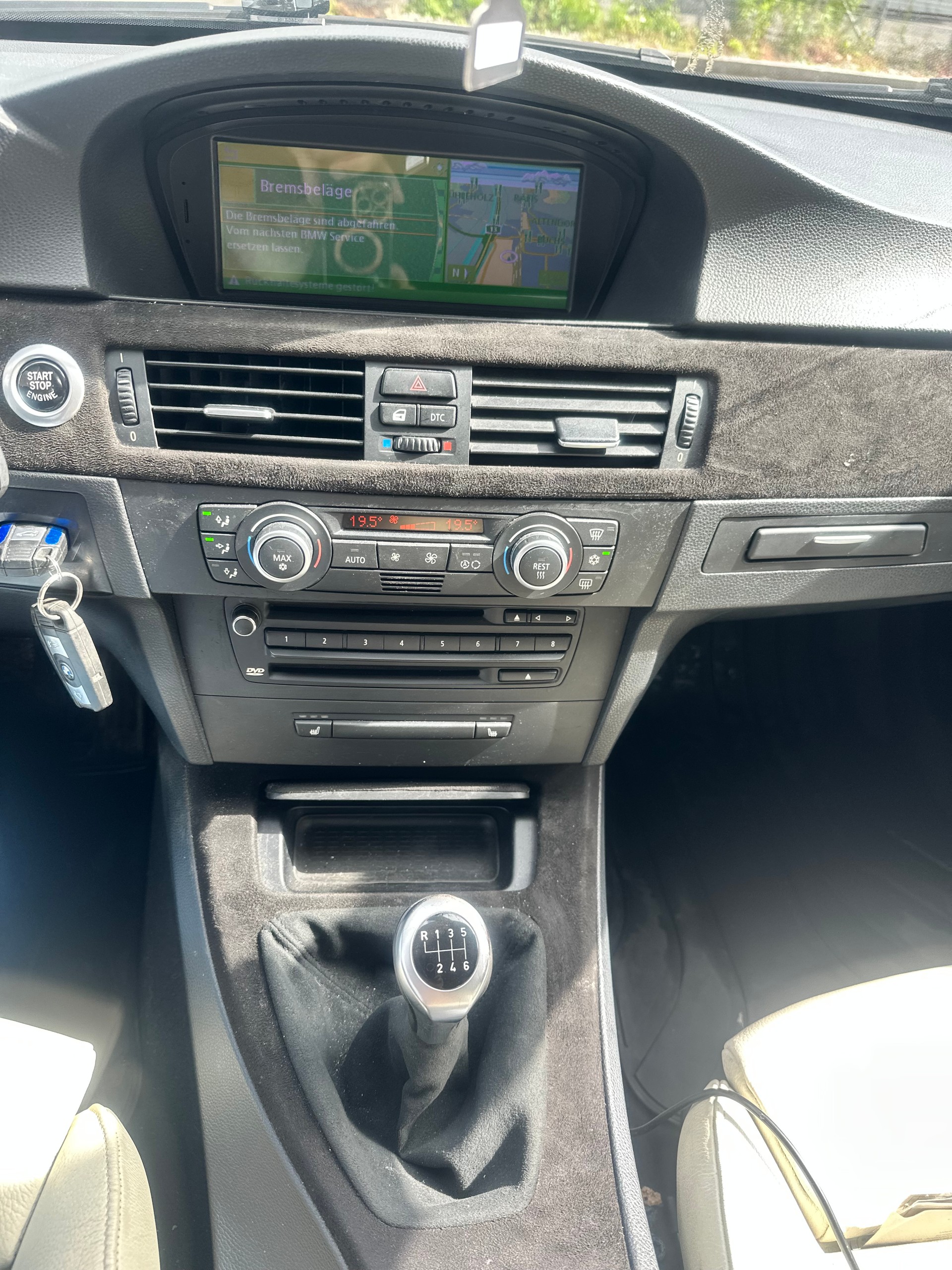 BMW 325i Touring-image-12