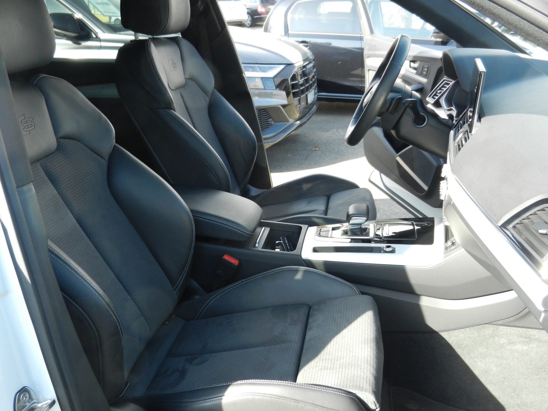 AUDI Q5 Sportback 50 TFSI e PHEV S line quattro S-tronic-image-9