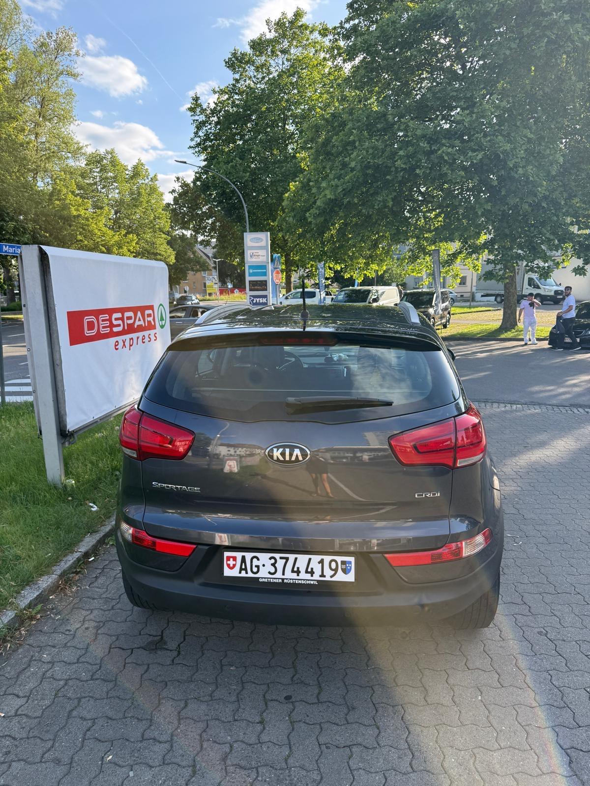 KIA Sportage 2.0 CRDi Style 4WD Automatic-image-4