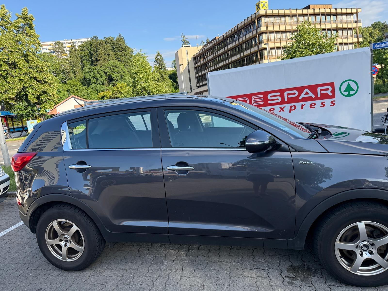 KIA Sportage 2.0 CRDi Style 4WD Automatic-image-6