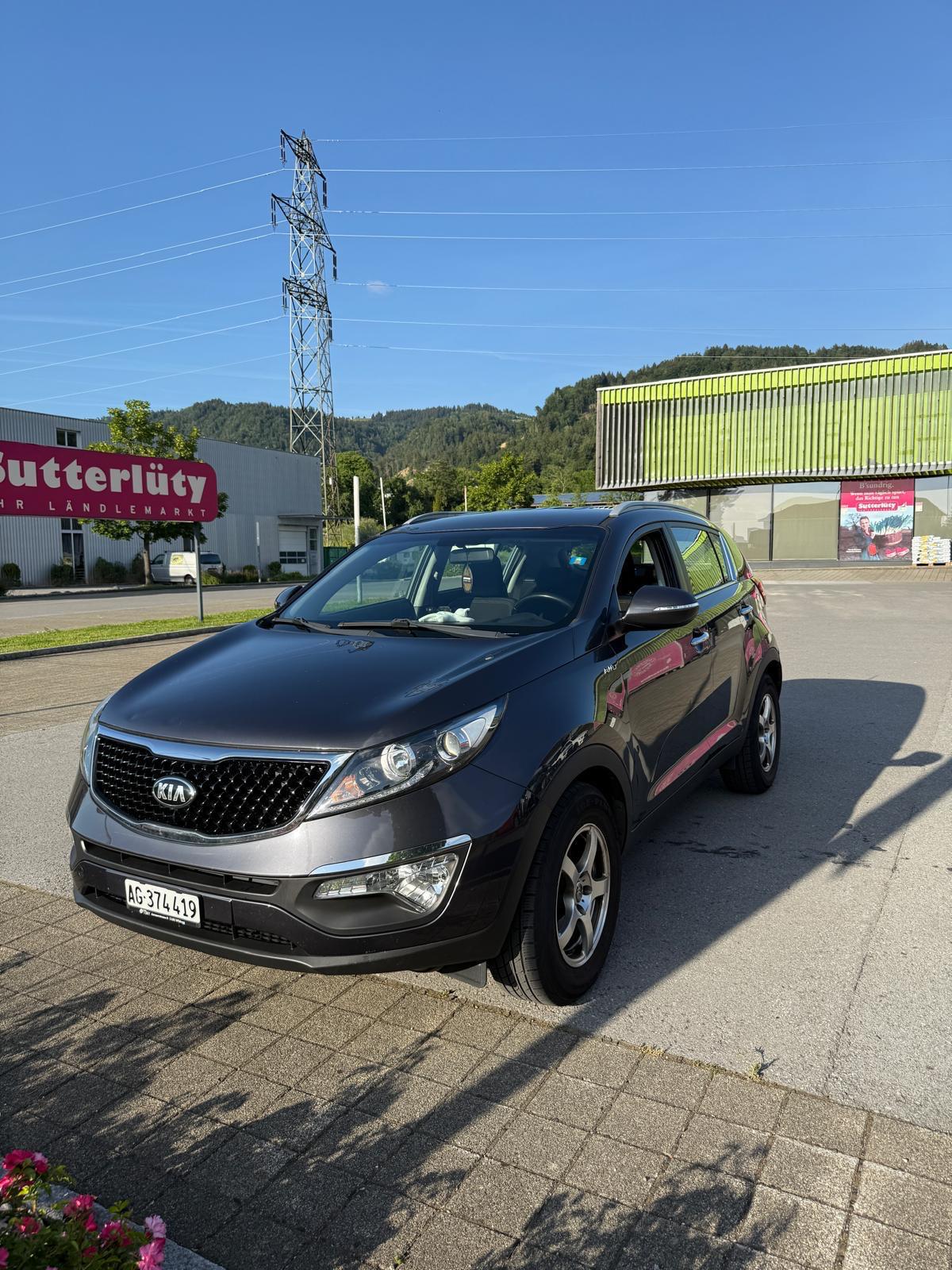 KIA Sportage 2.0 CRDi Style 4WD Automatic-image-8
