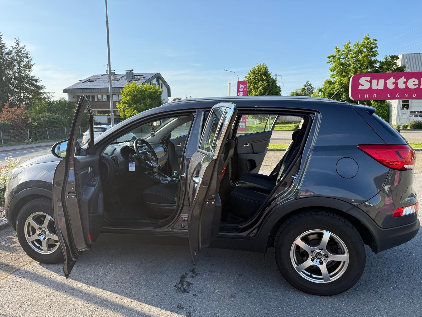KIA Sportage 2.0 CRDi Style 4WD Automatic-image-5