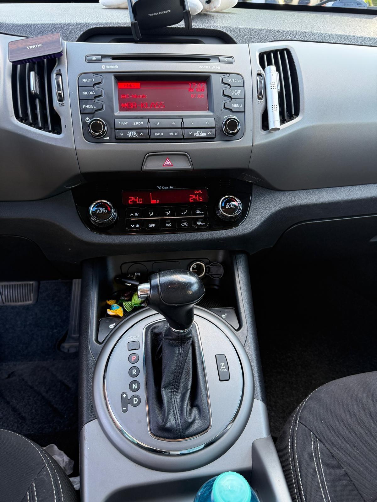 KIA Sportage 2.0 CRDi Style 4WD Automatic-image-11