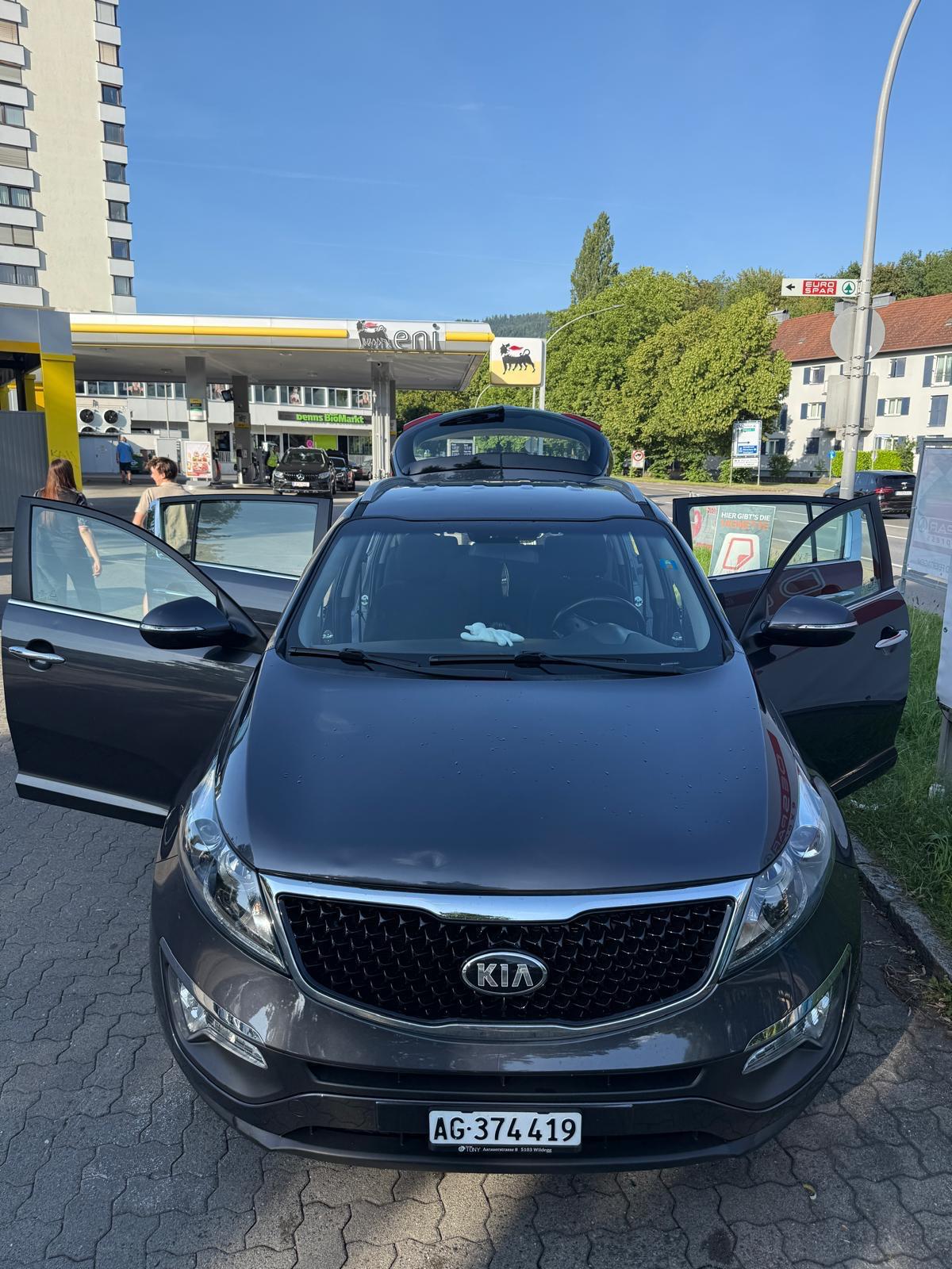 KIA Sportage 2.0 CRDi Style 4WD Automatic-image-2