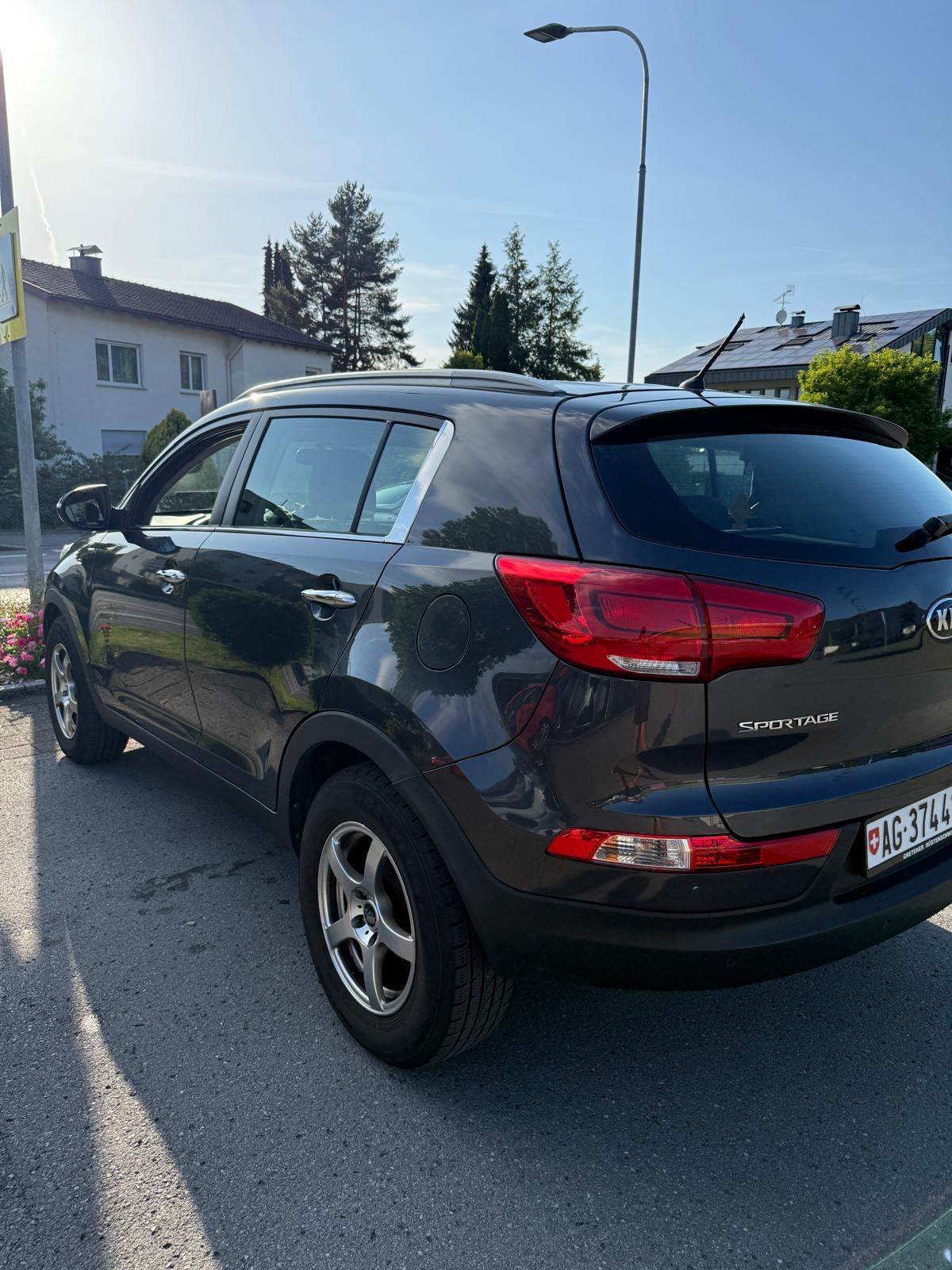 KIA Sportage 2.0 CRDi Style 4WD Automatic-image-7