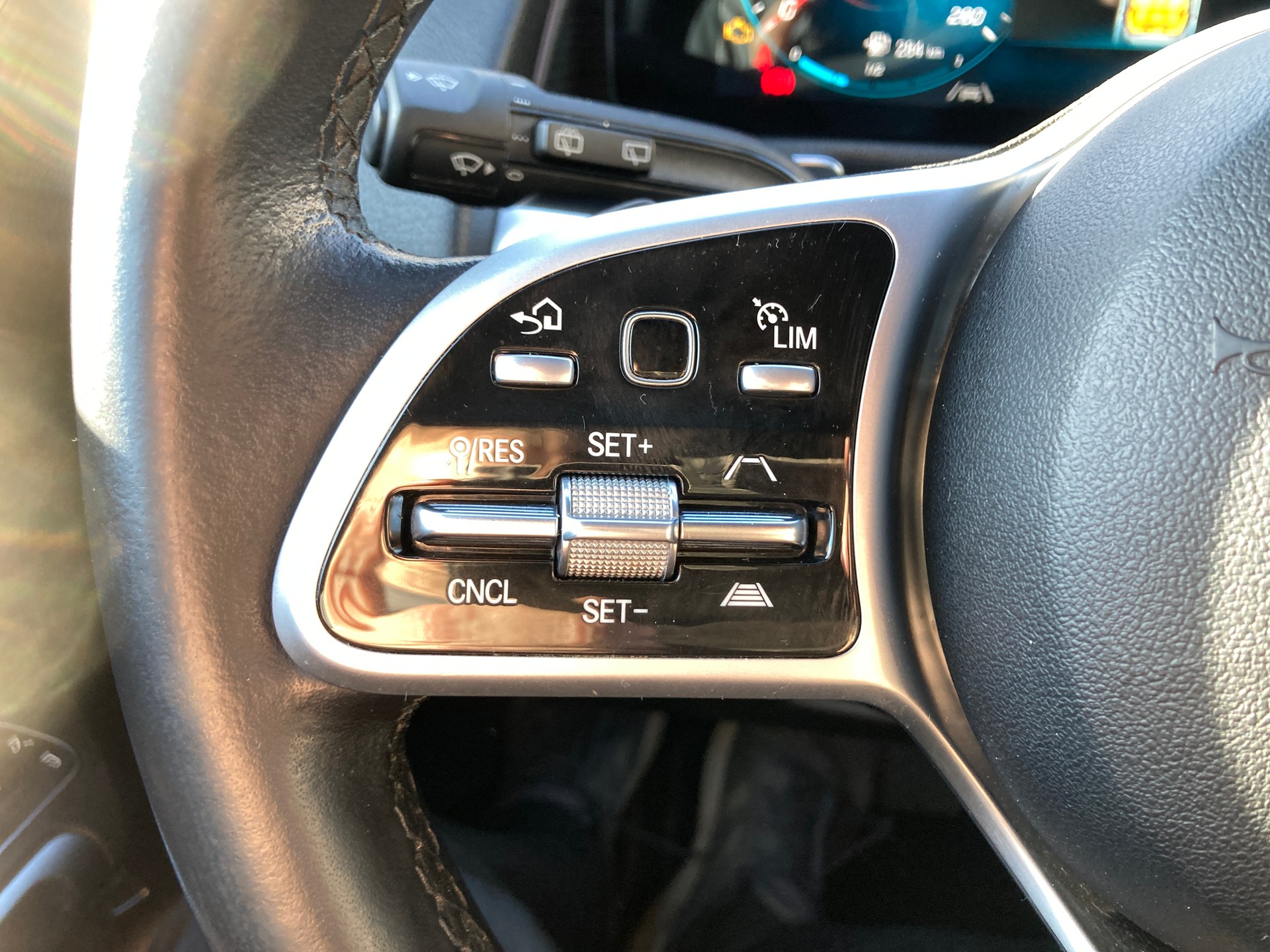 MERCEDES-BENZ GLB 250 4Matic Style 8G-Tronic-image-9