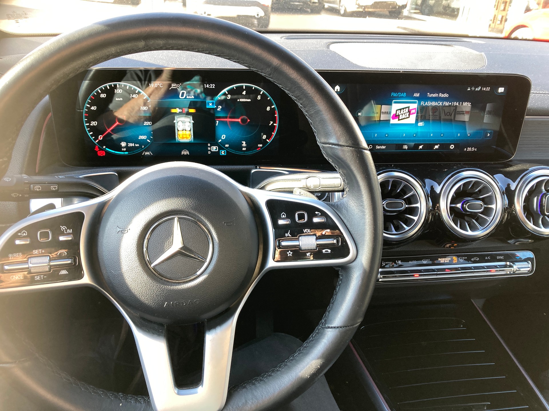 MERCEDES-BENZ GLB 250 4Matic Style 8G-Tronic-image-10