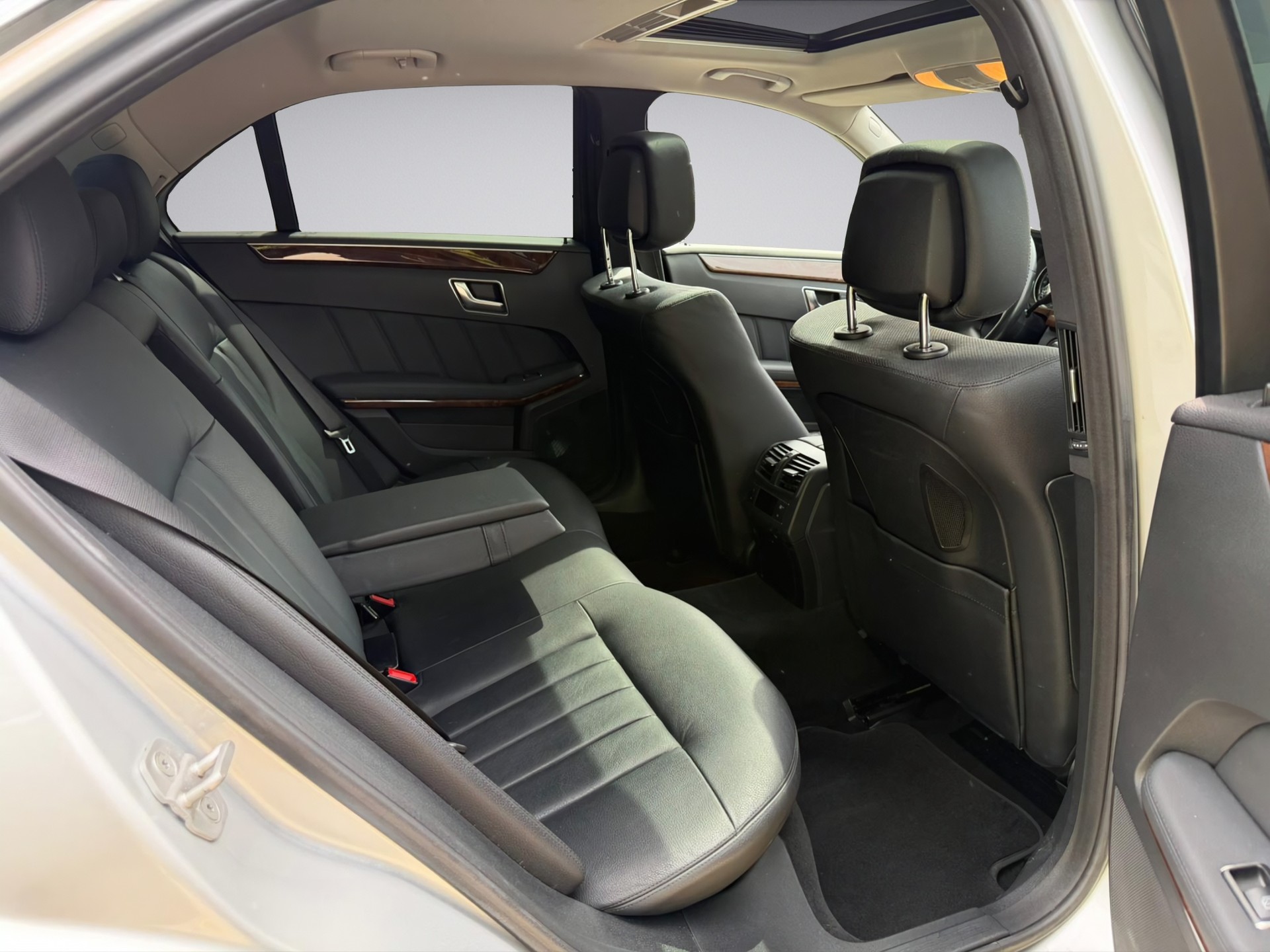 MERCEDES-BENZ E 350 CDI BlueEfficiency Elégance 4Matic 7G-Tronic-image-10
