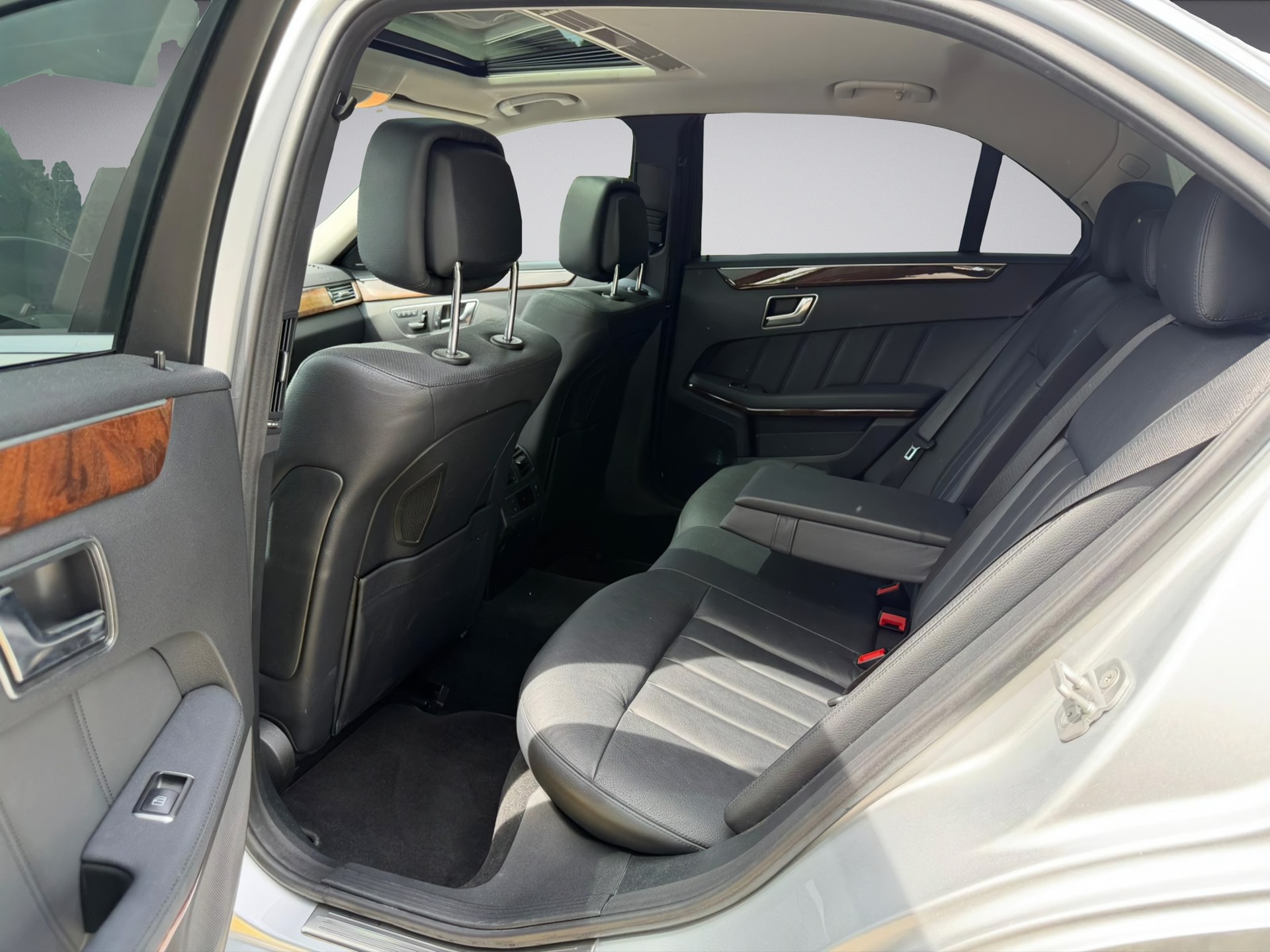 MERCEDES-BENZ E 350 CDI BlueEfficiency Elégance 4Matic 7G-Tronic-image-9
