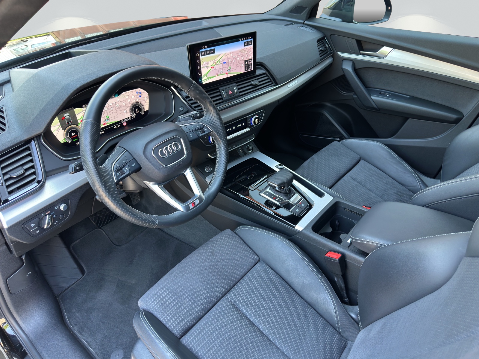 AUDI Q5 55 TFSI e PHEV S line quattro S-tronic-image-4