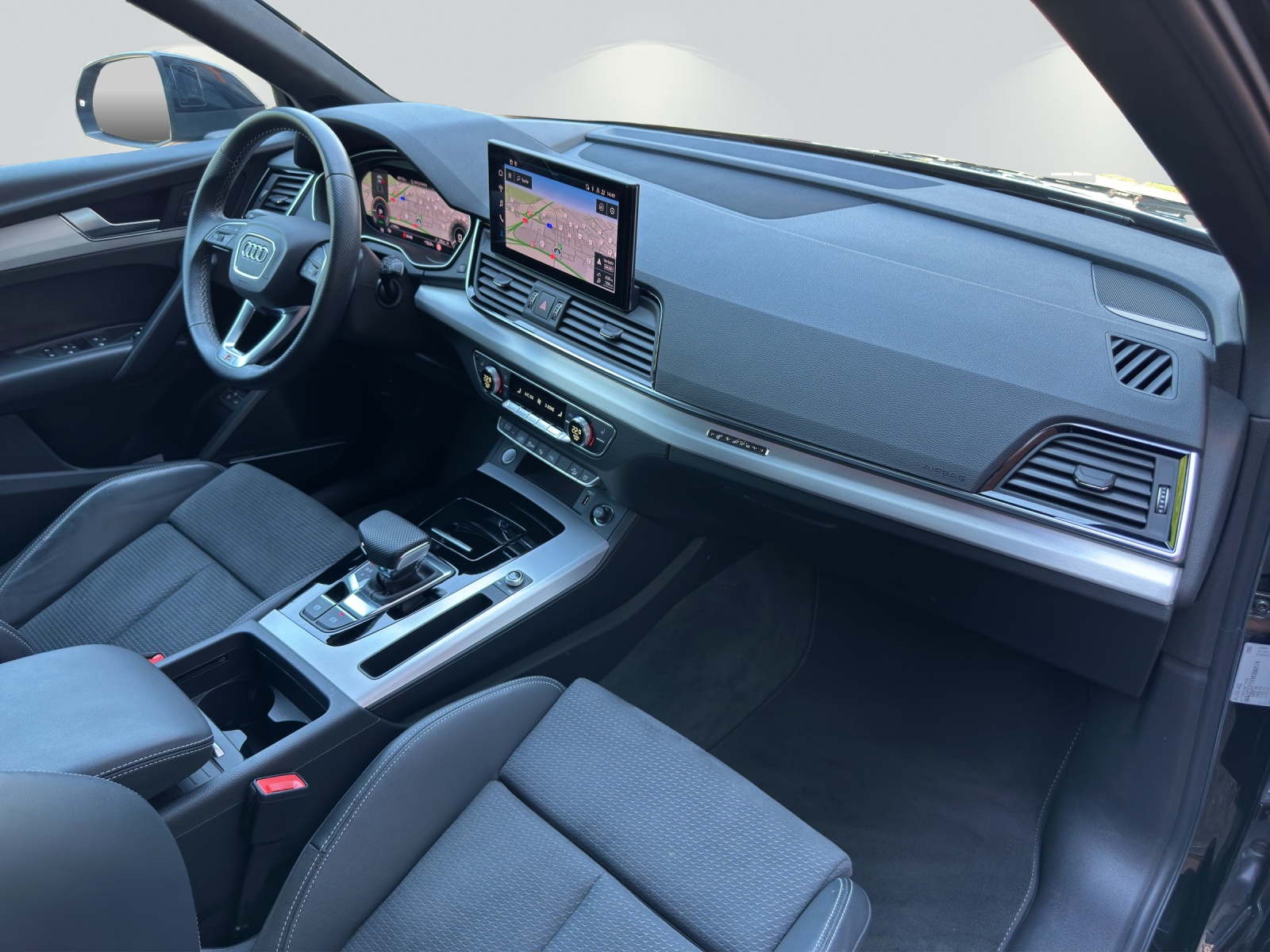 AUDI Q5 55 TFSI e PHEV S line quattro S-tronic-image-7