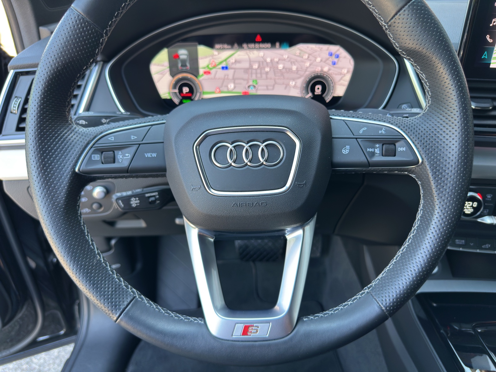 AUDI Q5 55 TFSI e PHEV S line quattro S-tronic-image-13