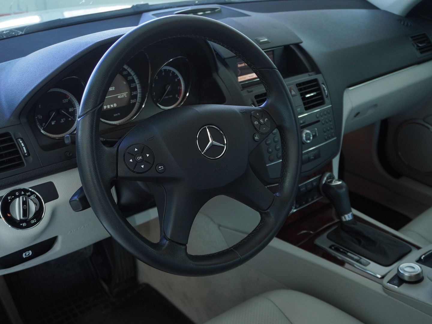 MERCEDES-BENZ C 300 (280) Elégance 7G-Tronic-image-2