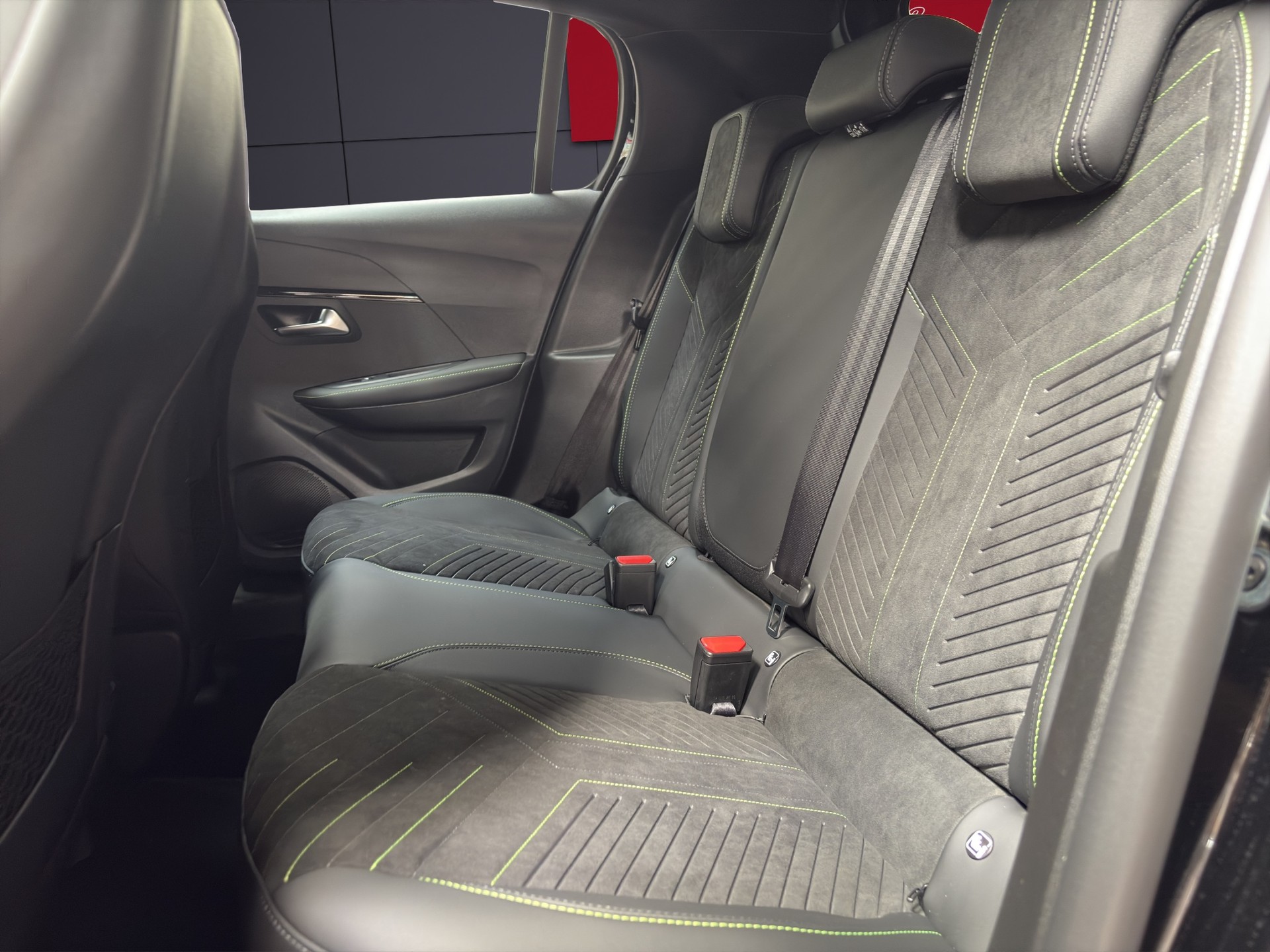PEUGEOT 208 1.2 MHEV GT-image-5