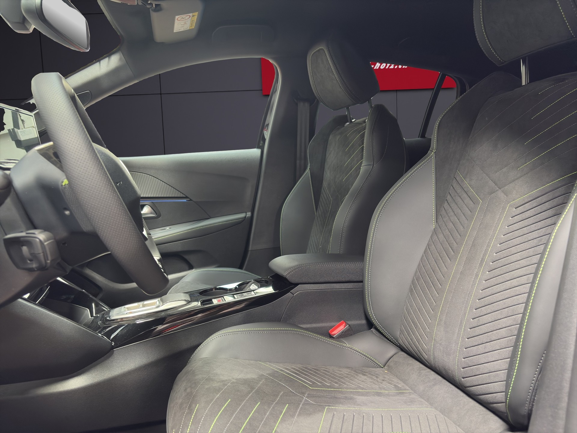 PEUGEOT 208 1.2 MHEV GT-image-4
