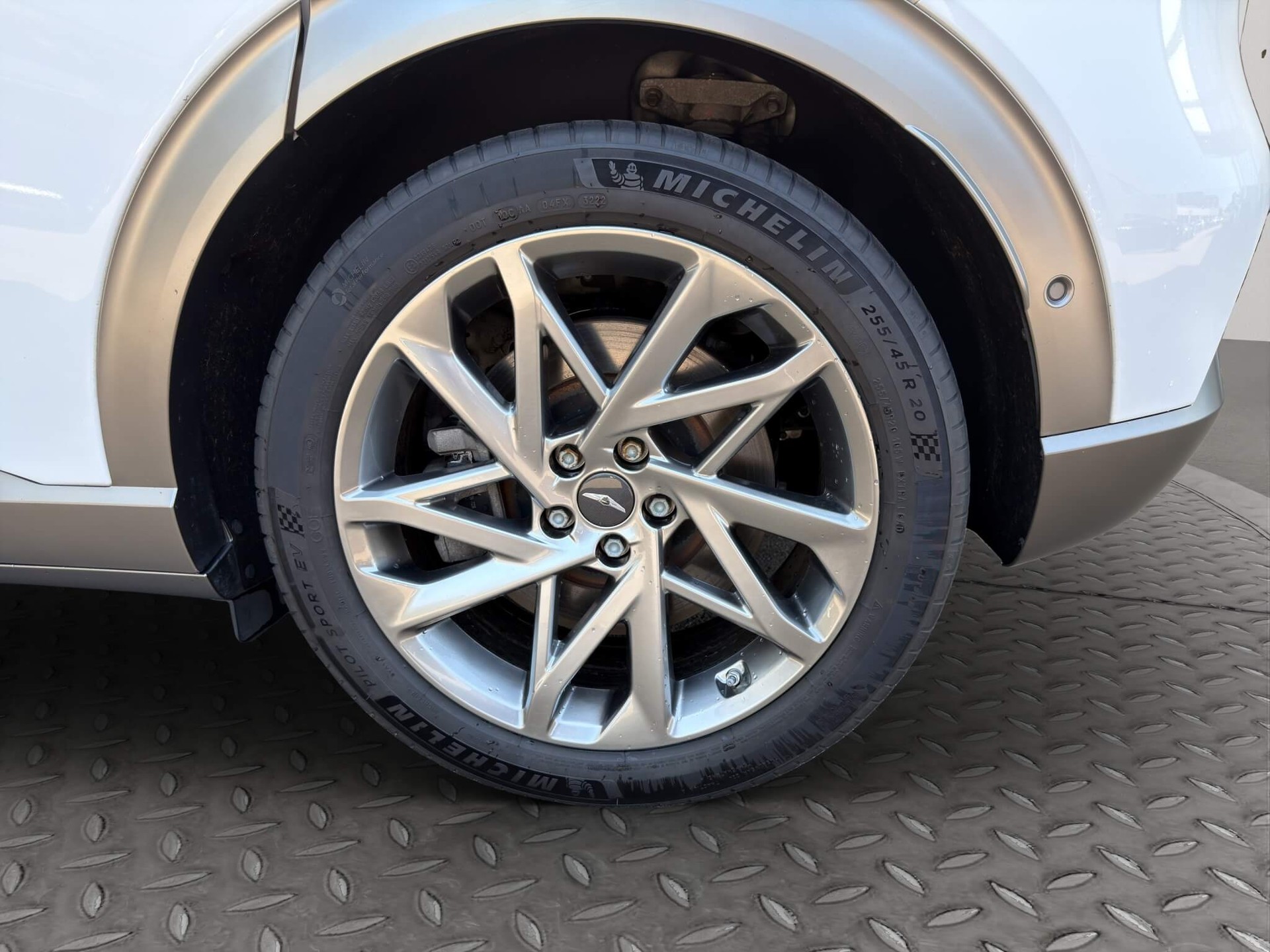 GENESIS GV60 Dual Motor Sport AWD-image-5