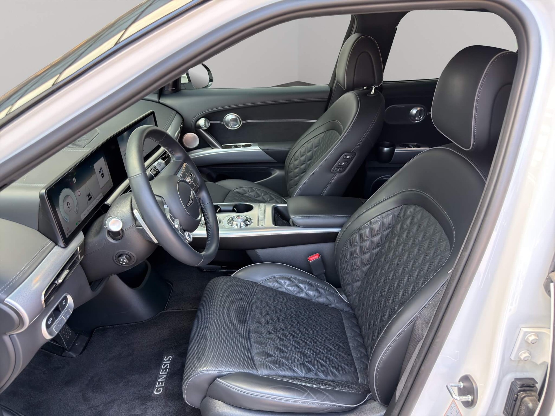 GENESIS GV60 Dual Motor Sport AWD-image-6
