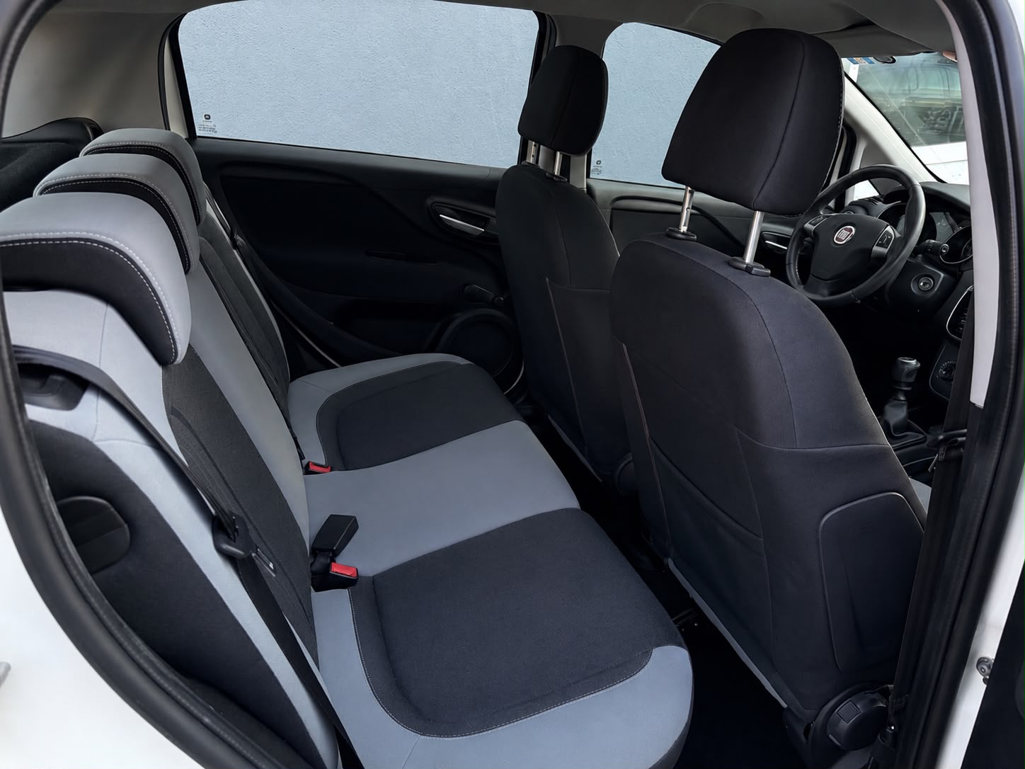 FIAT Punto 1.4 Lounge-image-11