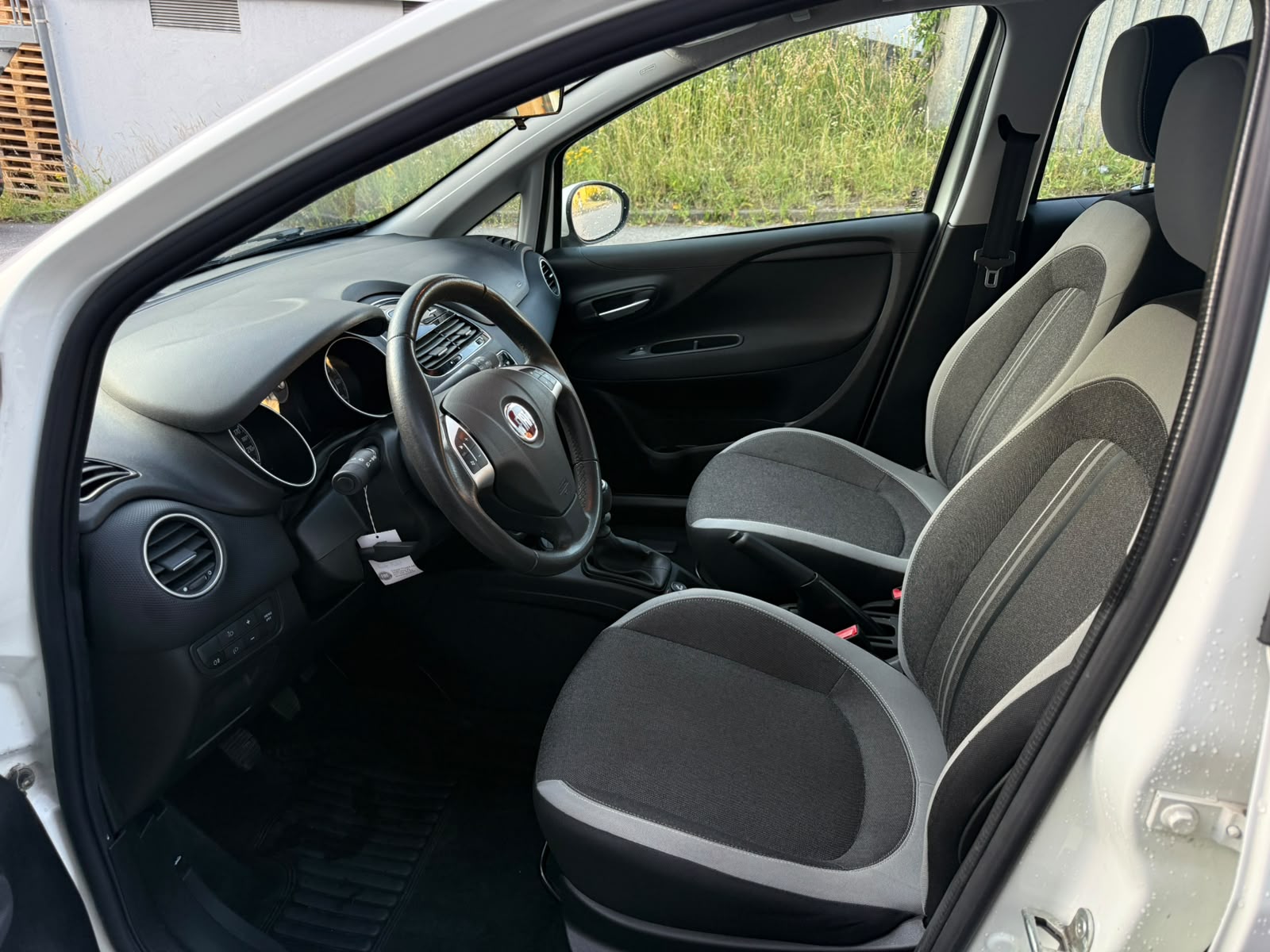 FIAT Punto 1.4 Lounge-image-7