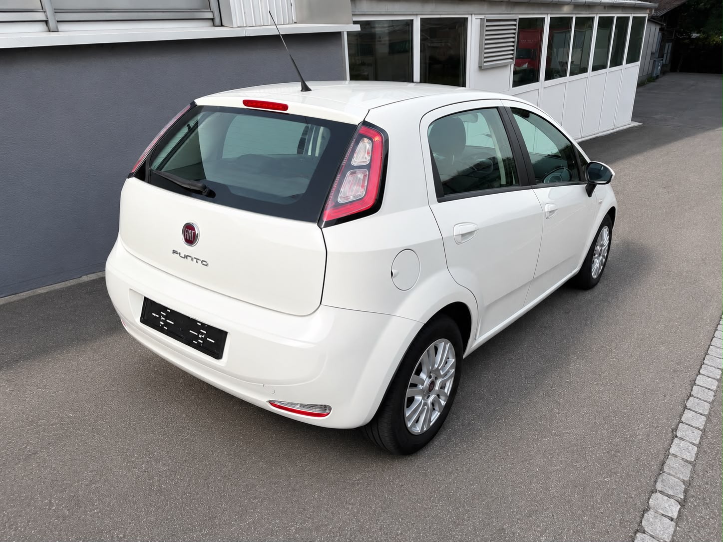 FIAT Punto 1.4 Lounge-image-2