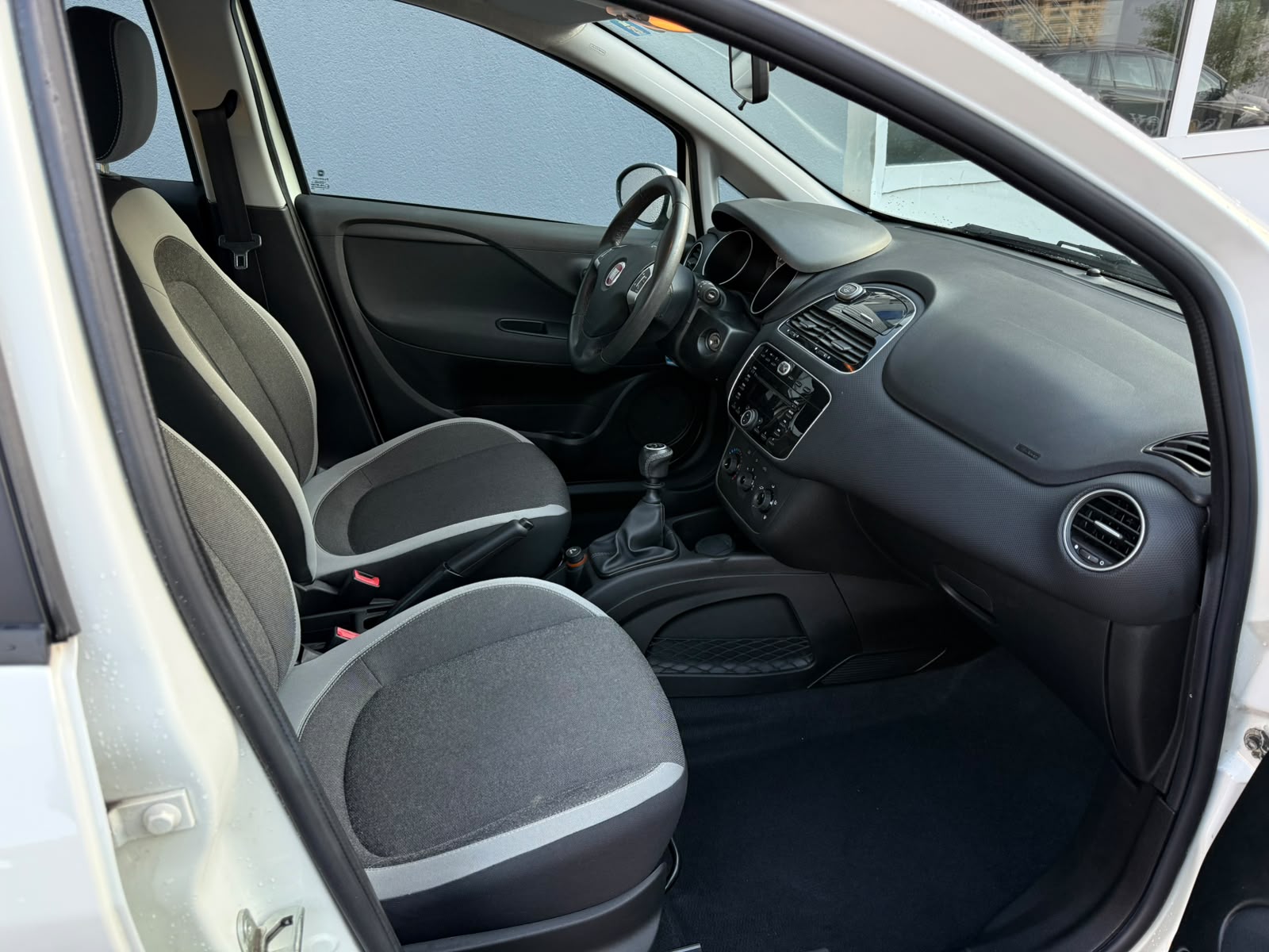 FIAT Punto 1.4 Lounge-image-8