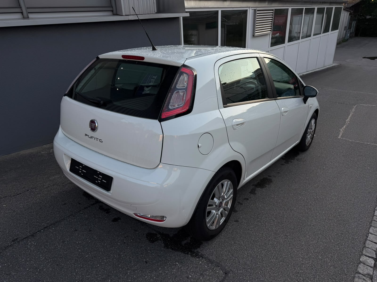 FIAT Punto 1.4 Lounge-image-4