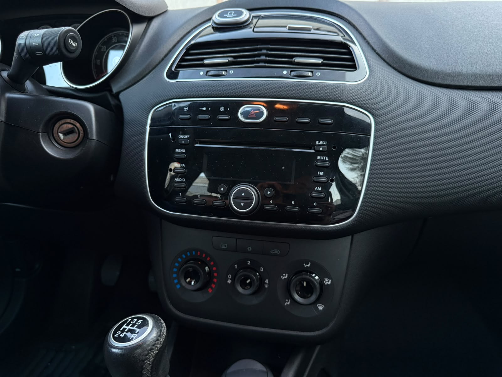 FIAT Punto 1.4 Lounge-image-10