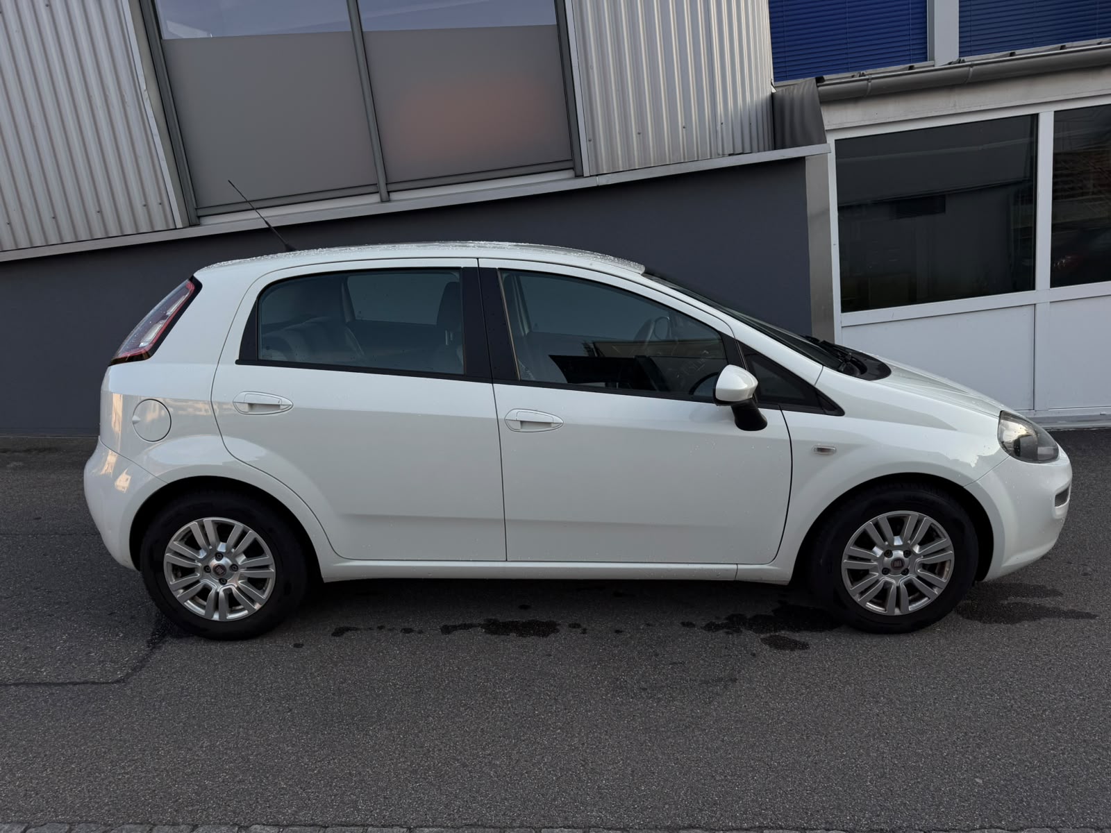 FIAT Punto 1.4 Lounge-image-3