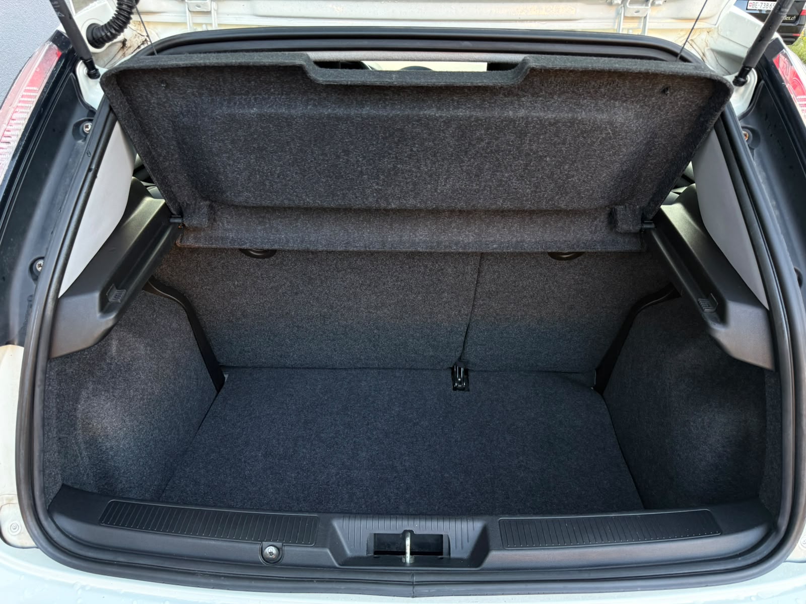 FIAT Punto 1.4 Lounge-image-12