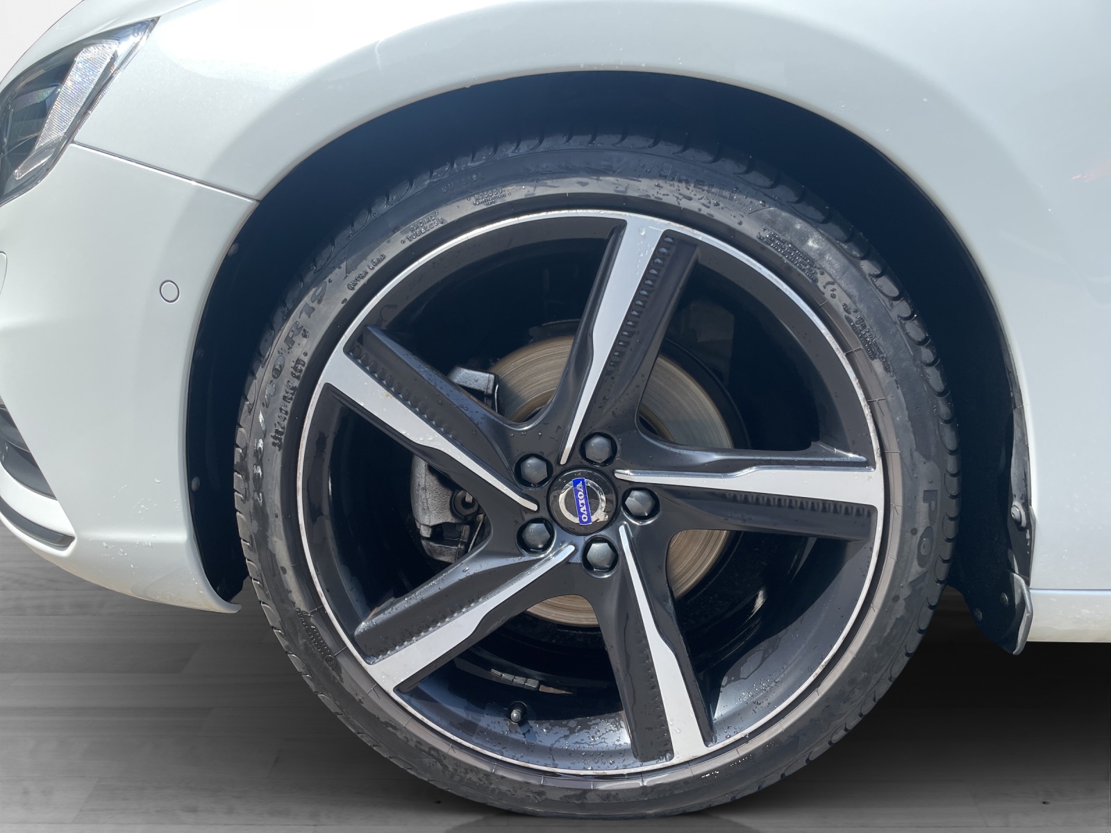 VOLVO V60 2.0 D4 Momentum R-Design S/S-image-8