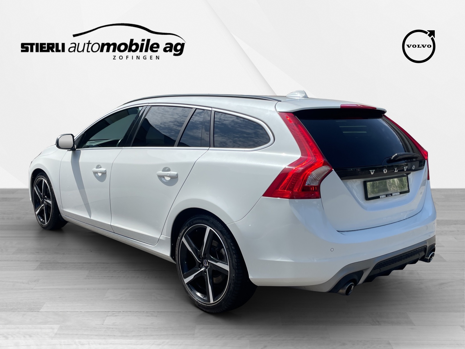 VOLVO V60 2.0 D4 Momentum R-Design S/S-image-6