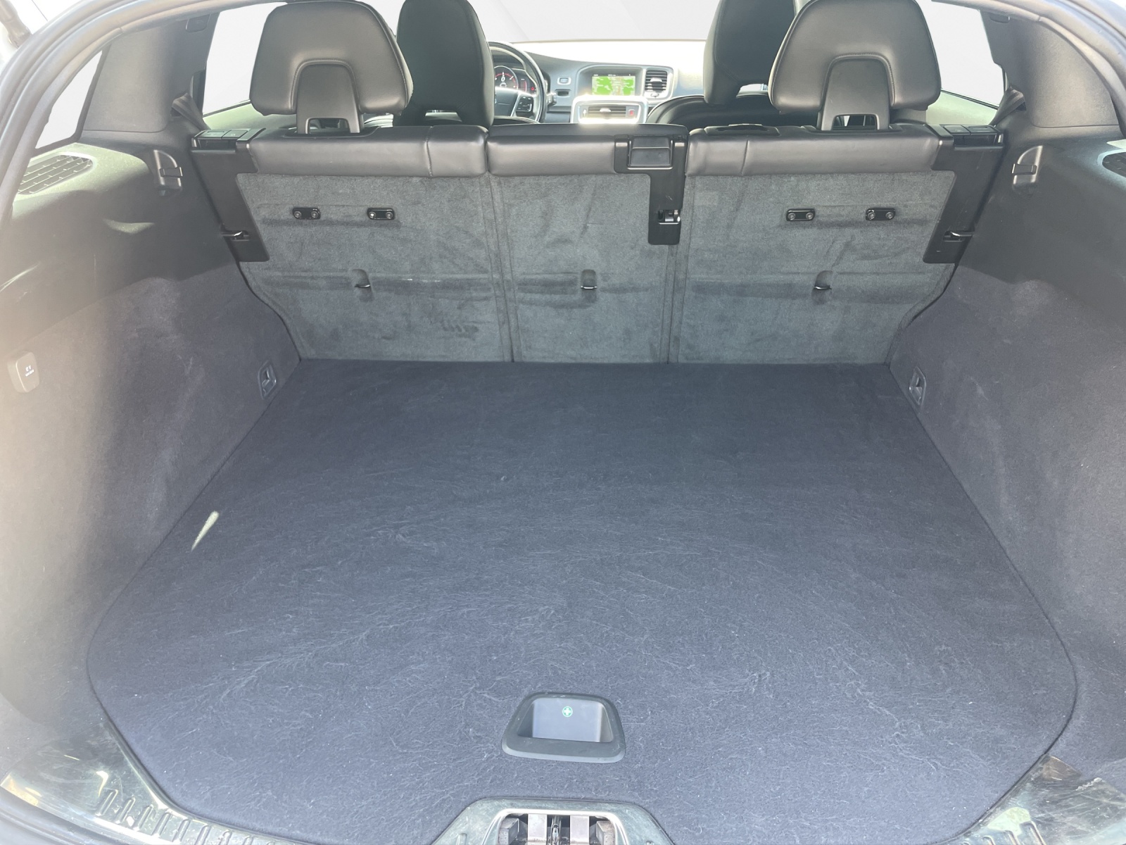 VOLVO V60 2.0 D4 Momentum R-Design S/S-image-14