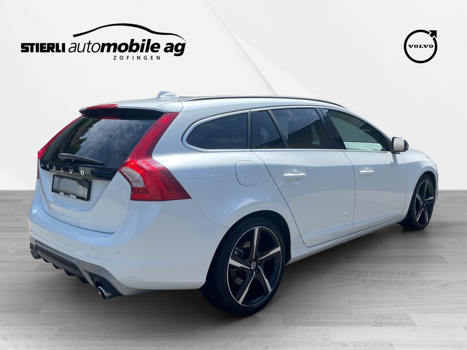 VOLVO V60 2.0 D4 Momentum R-Design S/S-image-4