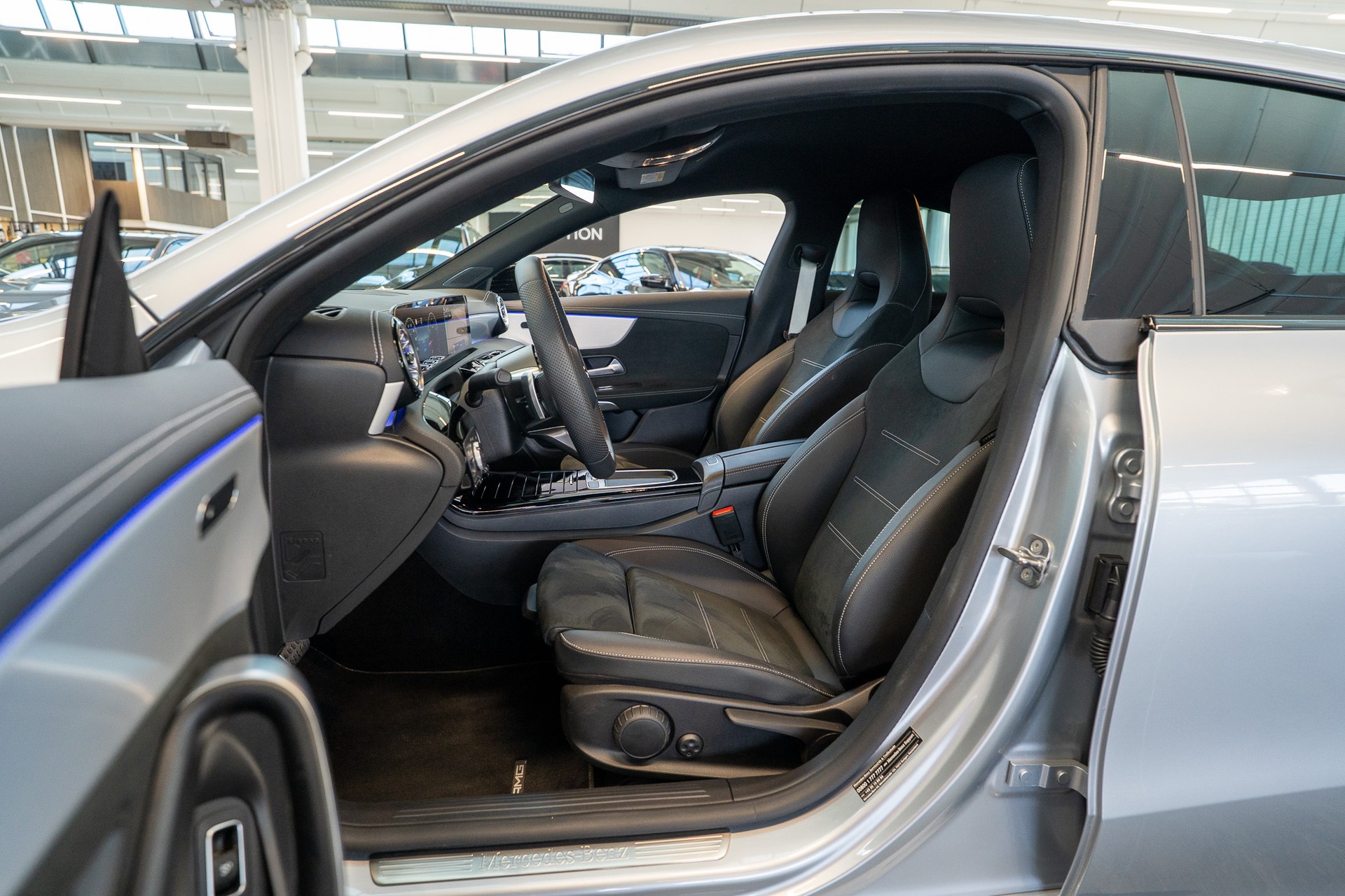 MERCEDES-BENZ CLA 200 AMG Line / Facelift / Rückfahrkamera / Ambientebeleuchtung-image-8
