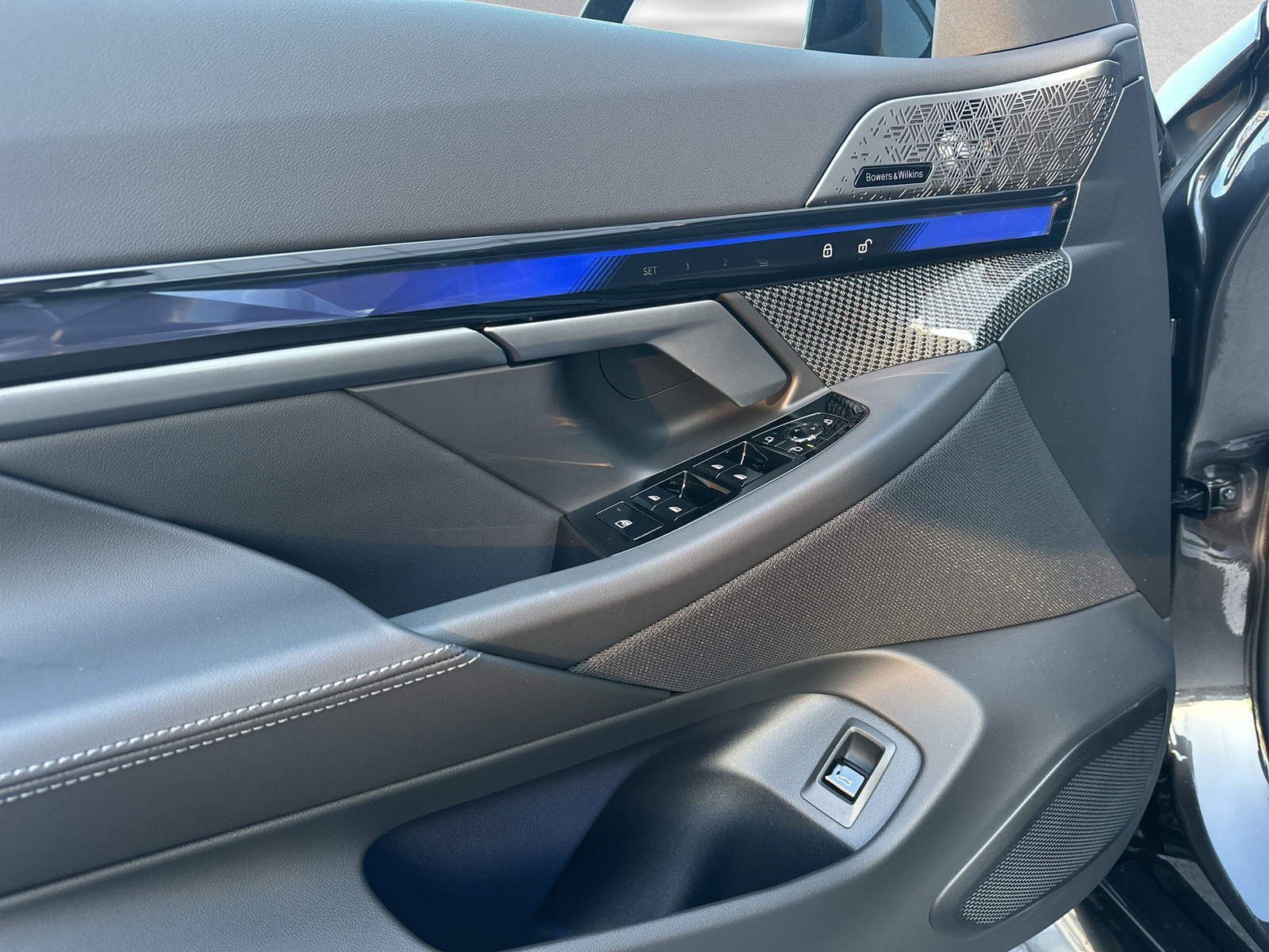 BMW M5 xDrive Touring-image-16