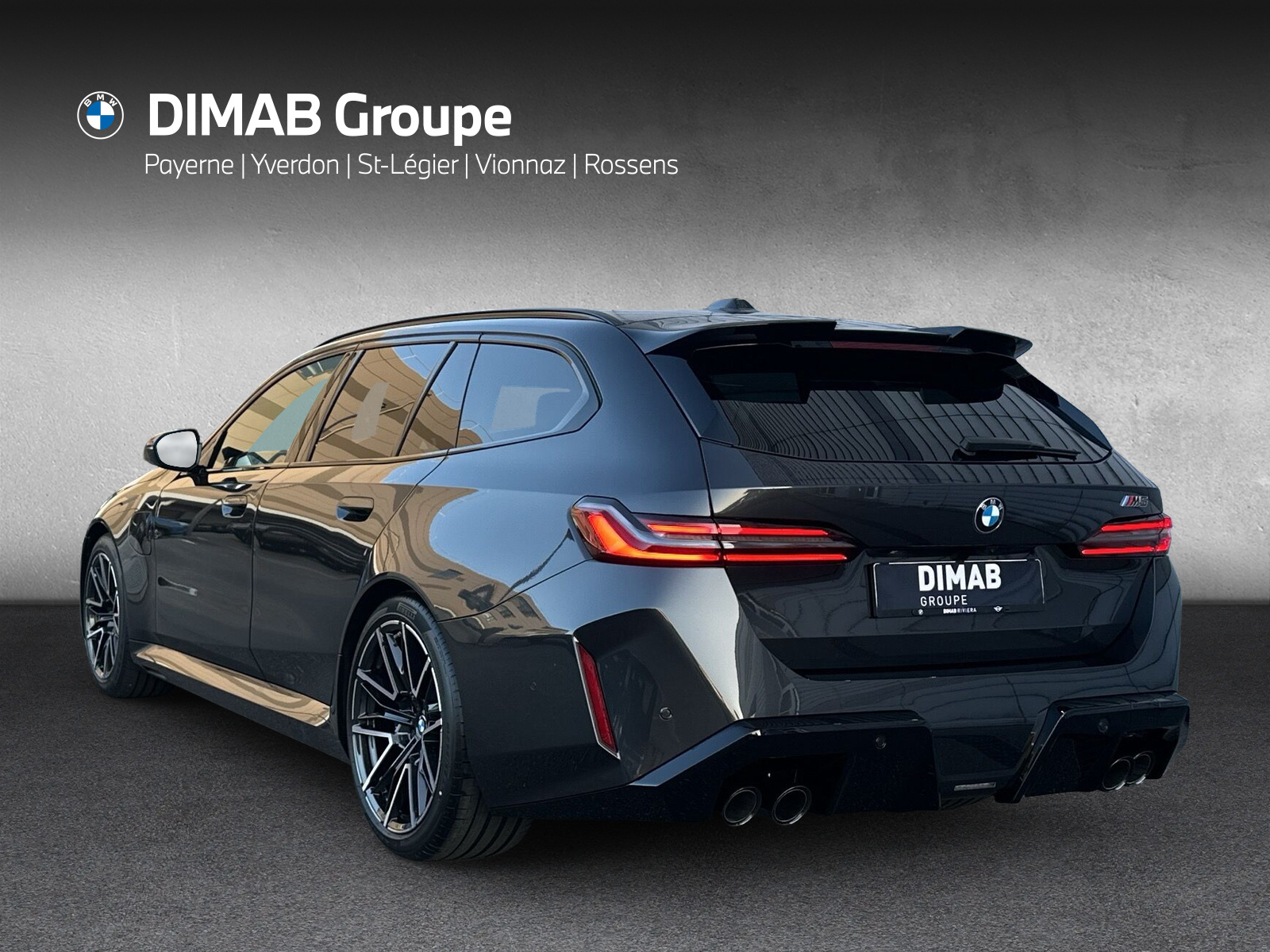BMW M5 xDrive Touring-showroom-element-2