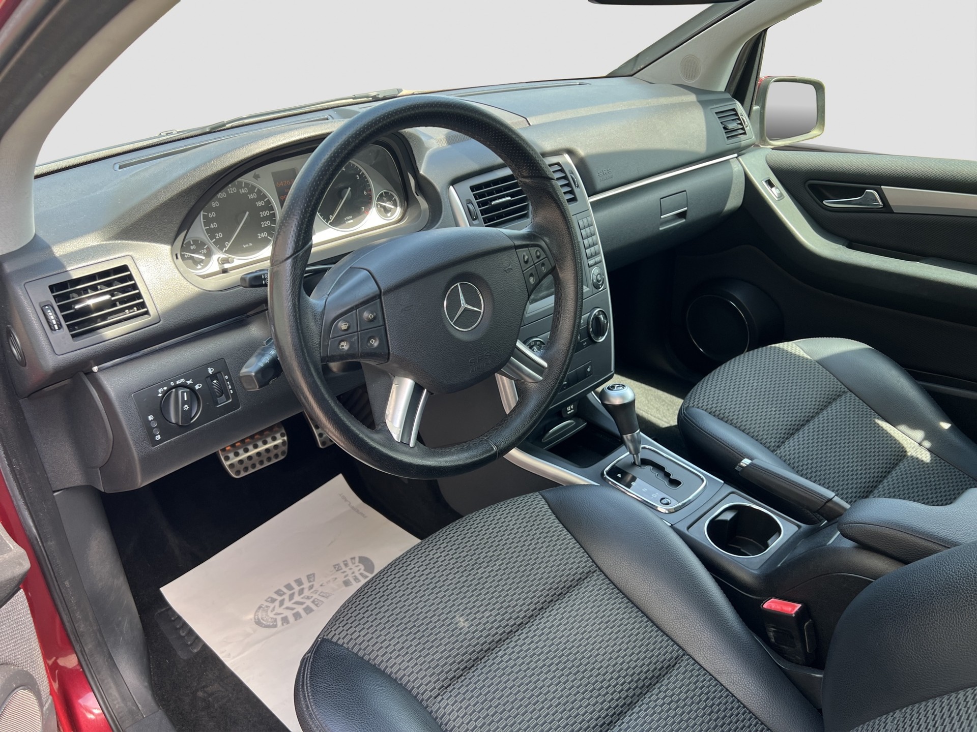 MERCEDES-BENZ B 180 Selection Autotronic-image-9
