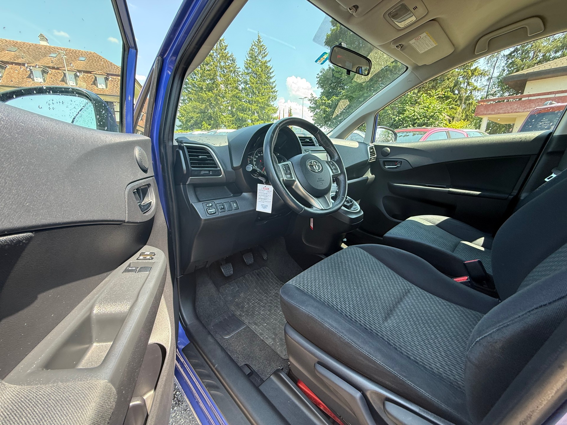 TOYOTA Verso-S 1.33 Linea Luna-image-8