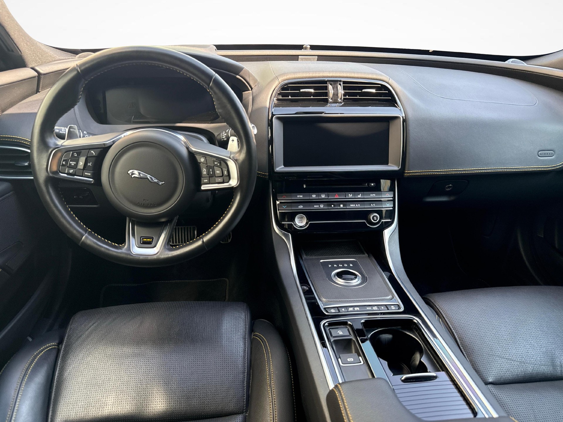 JAGUAR XE 2.0 T 300 Sport AWD-image-8