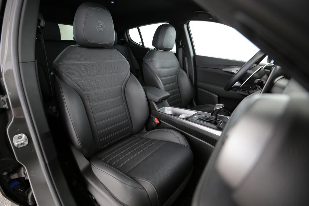 ALFA ROMEO Tonale 1.3 Plug-in Hybrid Veloce Q4-image-9