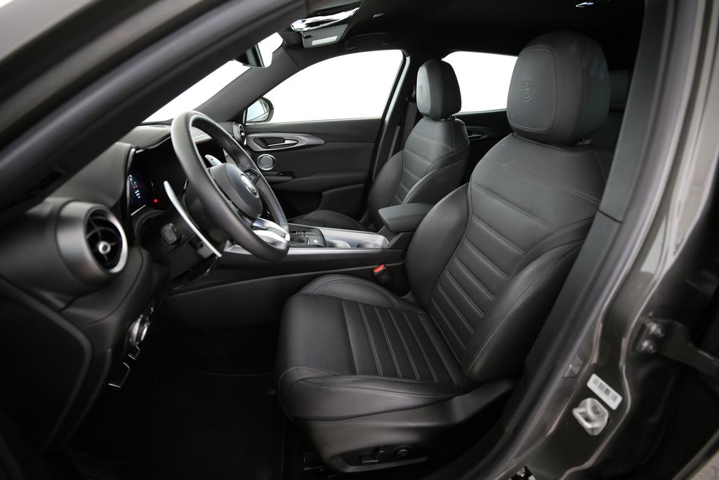ALFA ROMEO Tonale 1.3 Plug-in Hybrid Veloce Q4-image-3