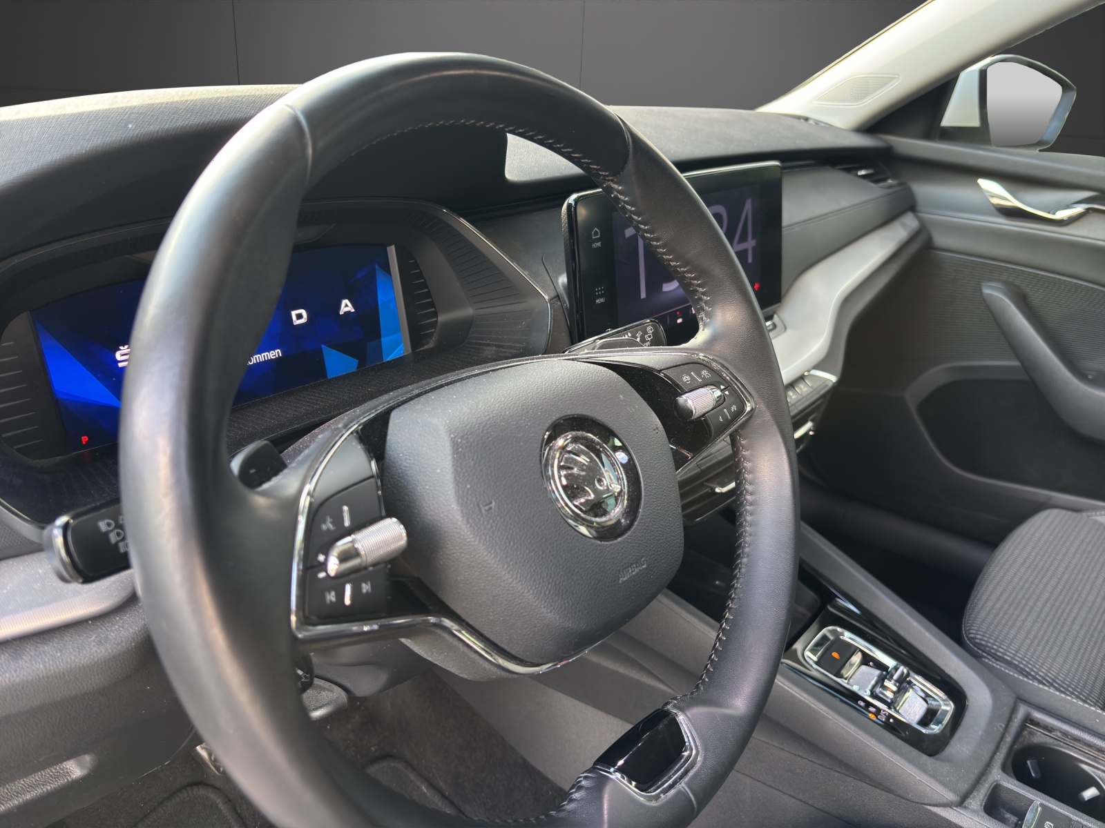 SKODA Octavia Combi 2.0 TDI DSG Ambition-showroom-element-3