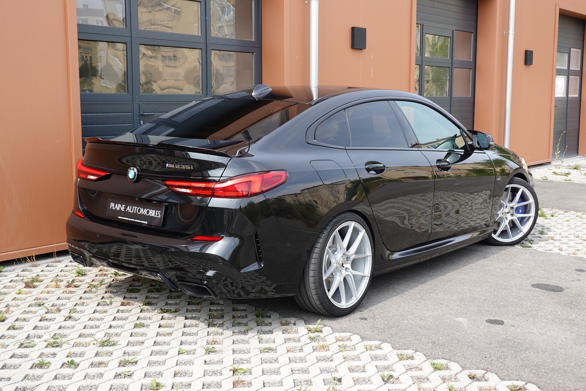 BMW M235i Gran Coupé xDrive - "CH Auto * Harman Kardon * Caméra * Tempomat Adaptatif * Service gratuit * Sièges Sport"-image-6