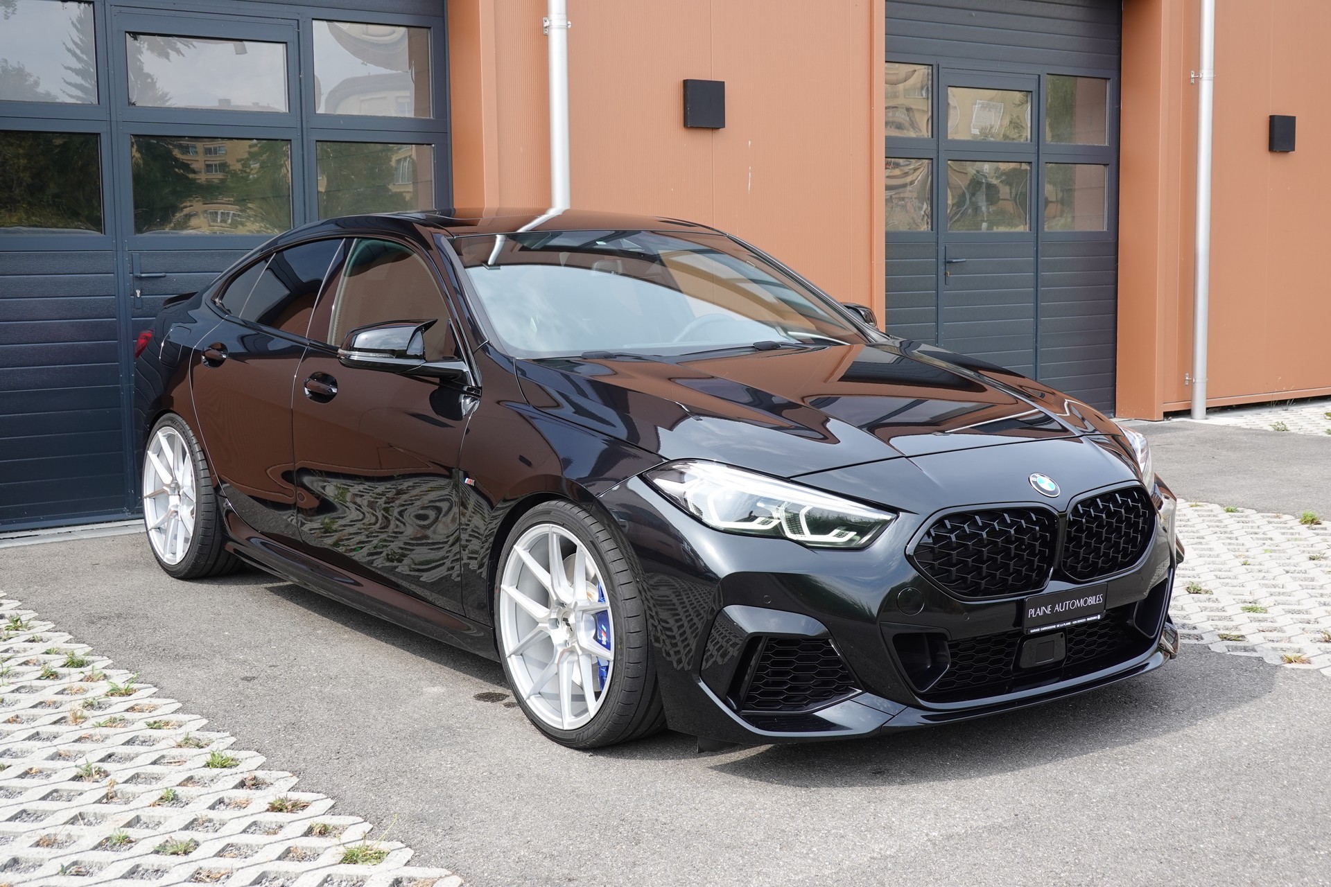BMW M235i Gran Coupé xDrive - "CH Auto * Harman Kardon * Caméra * Tempomat Adaptatif * Service gratuit * Sièges Sport"-image-2