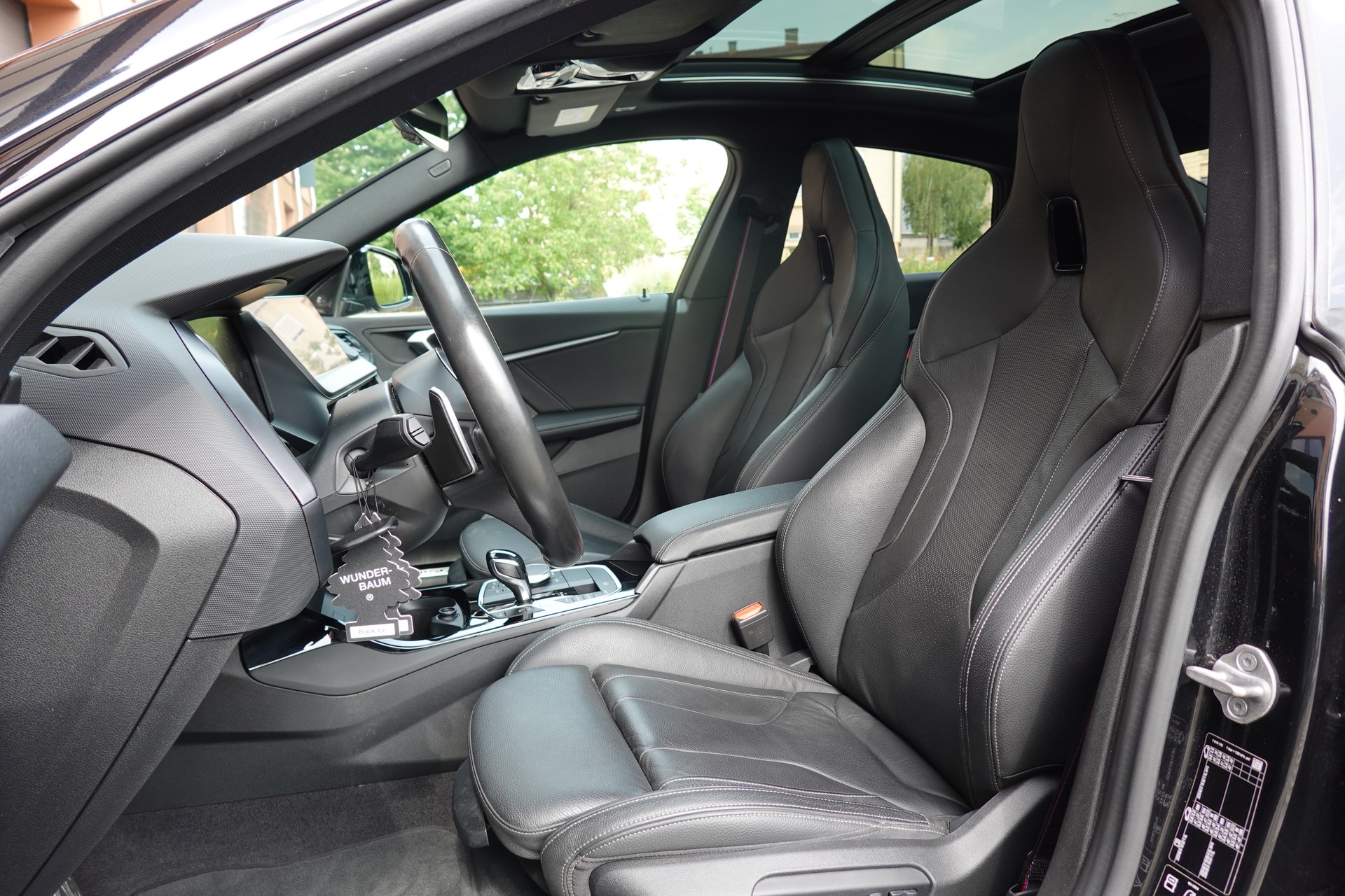 BMW M235i Gran Coupé xDrive - "CH Auto * Harman Kardon * Caméra * Tempomat Adaptatif * Service gratuit * Sièges Sport"-image-24