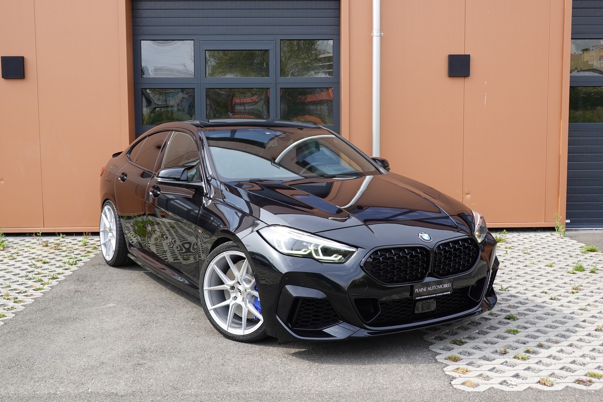 BMW M235i Gran Coupé xDrive - "CH Auto * Harman Kardon * Caméra * Tempomat Adaptatif * Service gratuit * Sièges Sport"-image-0