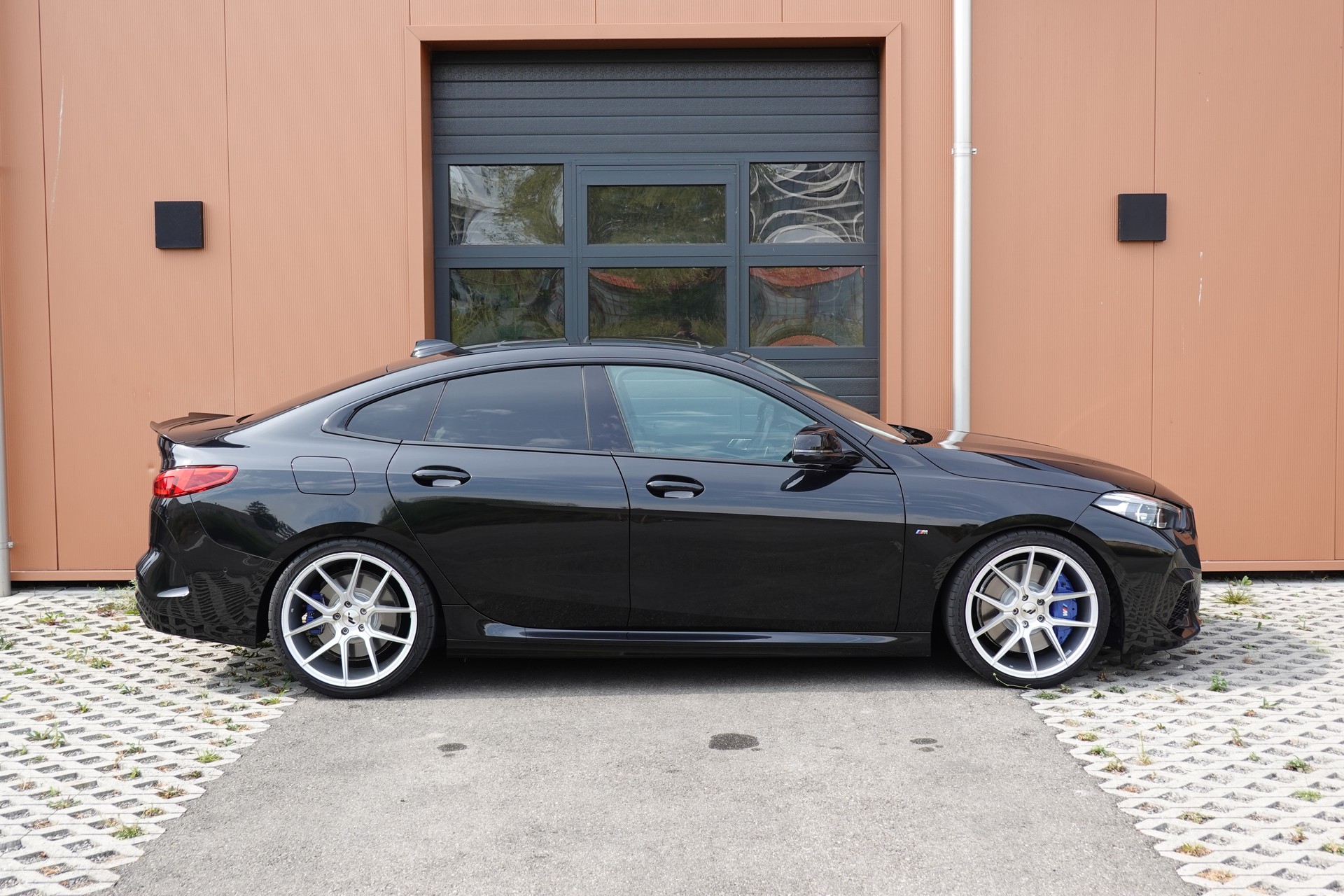 BMW M235i Gran Coupé xDrive - "CH Auto * Harman Kardon * Caméra * Tempomat Adaptatif * Service gratuit * Sièges Sport"-image-3