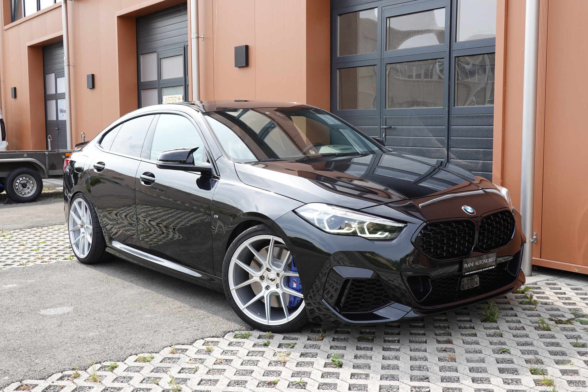 BMW M235i Gran Coupé xDrive - "CH Auto * Harman Kardon * Caméra * Tempomat Adaptatif * Service gratuit * Sièges Sport"-image-5