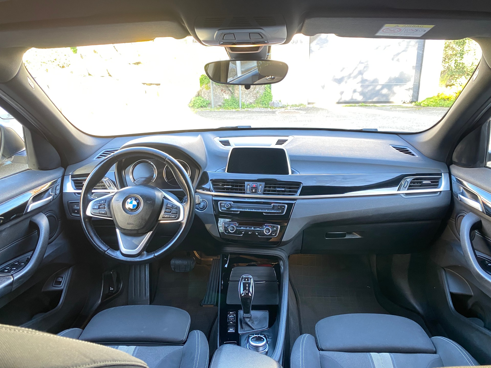 BMW 18d xDrive-image-4