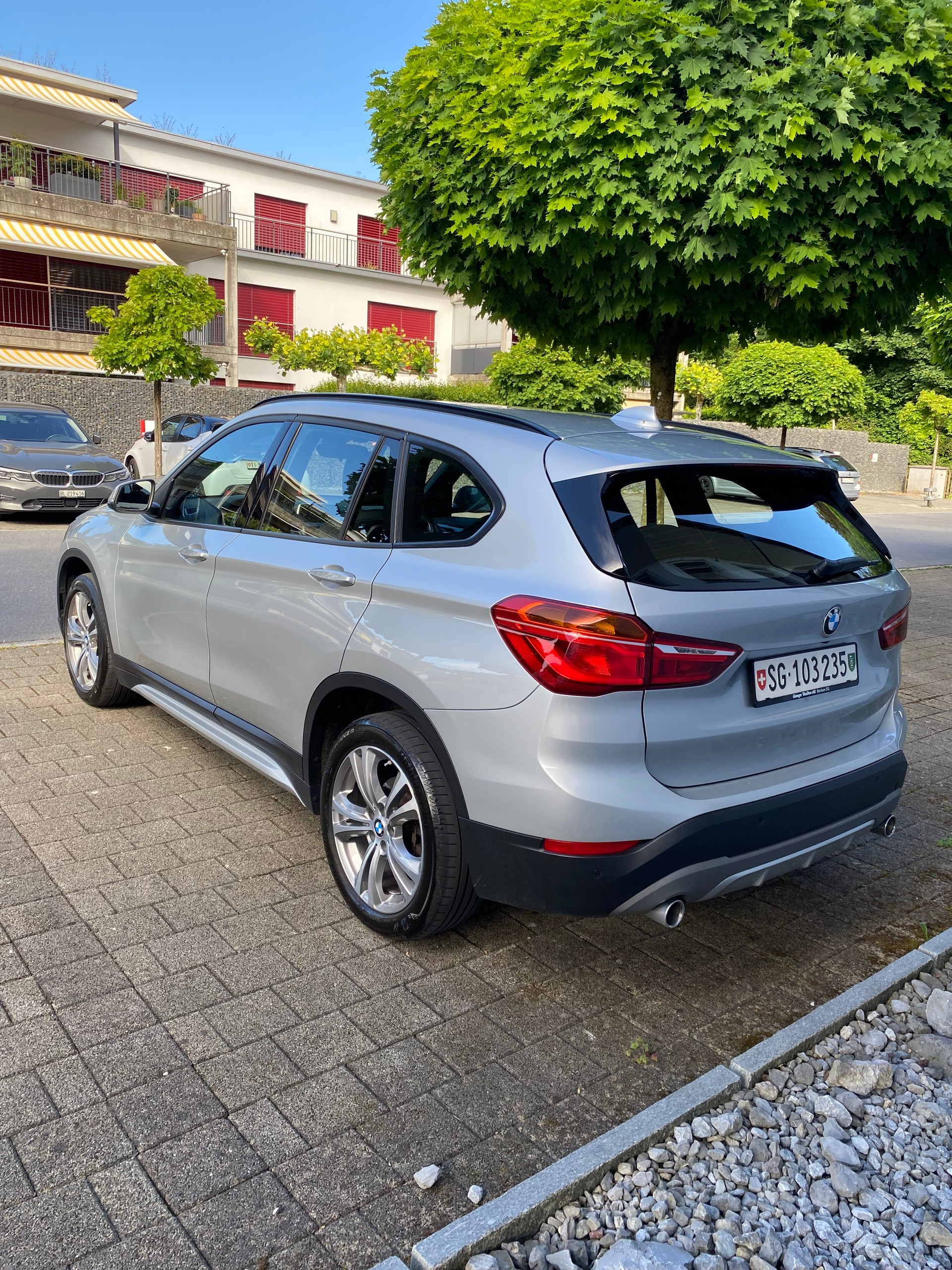 BMW 18d xDrive-image-3